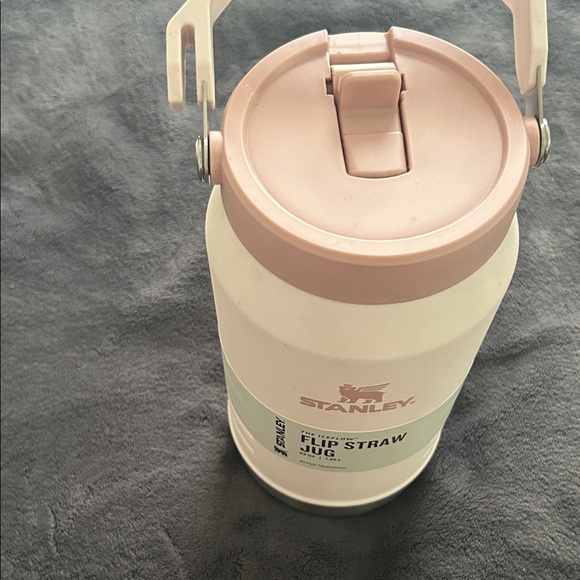 Stanley Cream and Silver Flip Straw Jug - Picture 4 of 5